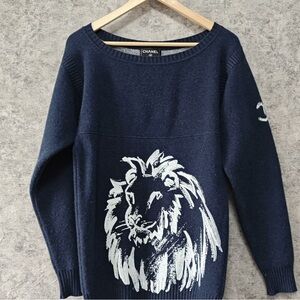 🚩steal authentic CHANEL Dark Blue Crewneck Sweater with Lion Motif